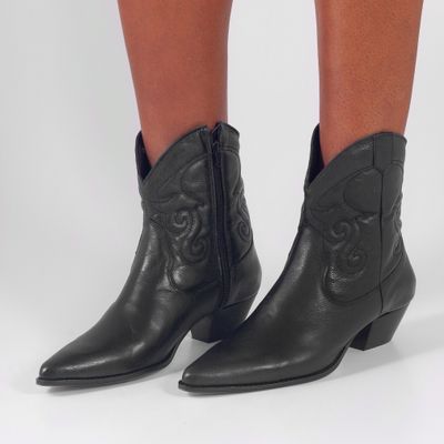 Bota western bico fino Preta
