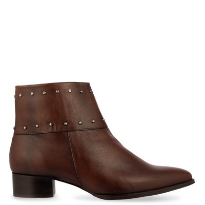 Bota cano baixo com tachas Marrom
