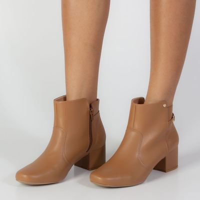 Bota cano baixo c/ fivela Marrom