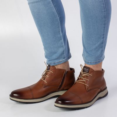 Sapato esporte com cano Marrom