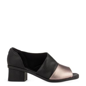 Peep Toe com Recorte Metalizado Preto