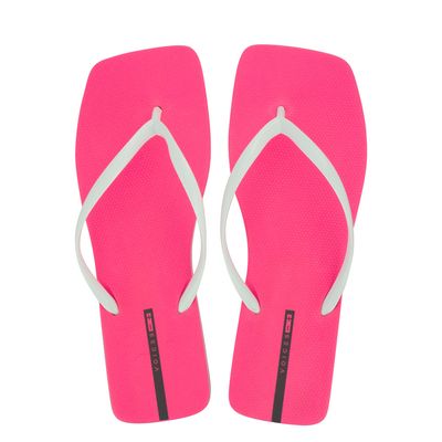 Chinelo Voices e Ana Hickmann Rosa Neon