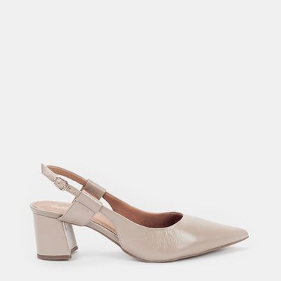 Chanel bico fino Amêndoa