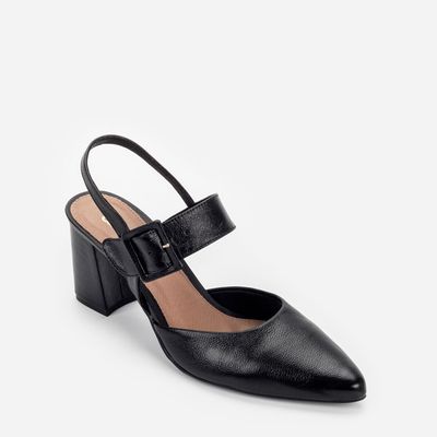 Sandália com Bico Fechado Preto