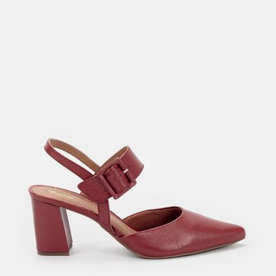Sandália com Bico Fechado Vermelho