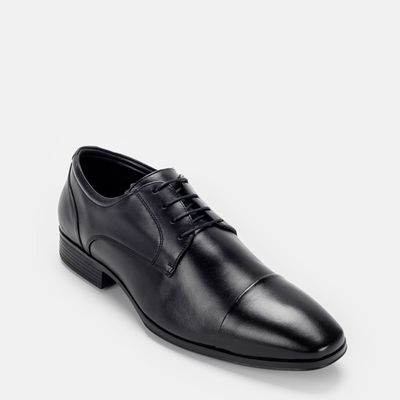 Sapato de amarrar em Couro Preto