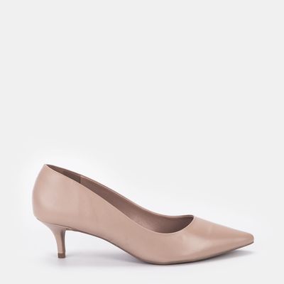 Scarpin Bico Fino Amêndoa