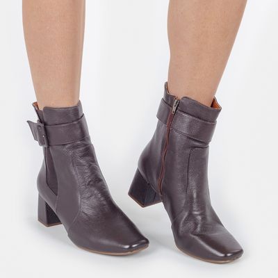 Bota Cano Baixo com Fivela Café