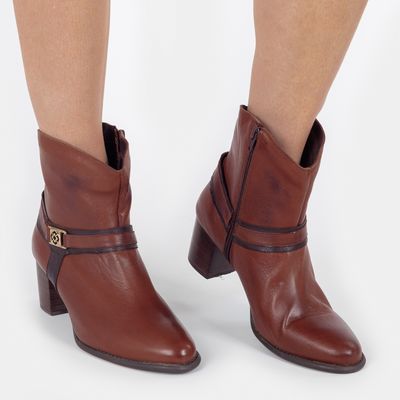 Bota com Enfeite Telha