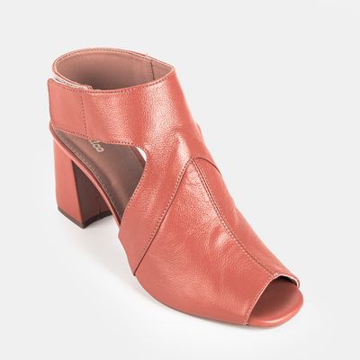 Sandália com velcro Caju