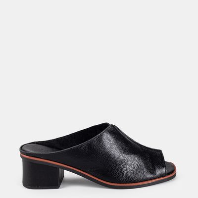 Tamanco Em Couro Salto Médio Preto