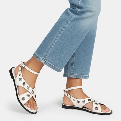 Rasteira Tiras Cruzadas com Ilhoses Off White