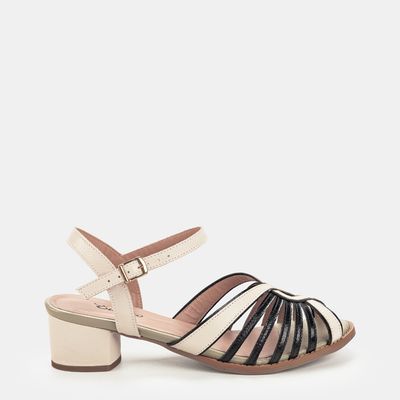 Sandália Em Couro Cabedal Vazado Multicor Preto