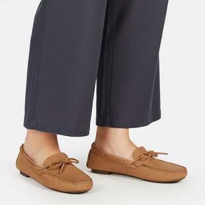 Mocassim Com Laço Em Couro Ocre