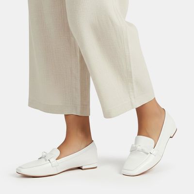 Mocassim em Couro C/ Laço Branco