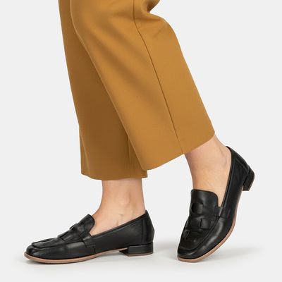 Mocassim em Couro Salto Baixo Preto