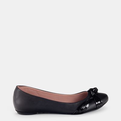 Sapatilha Bico Redondo com Tiras Trançadas Preta