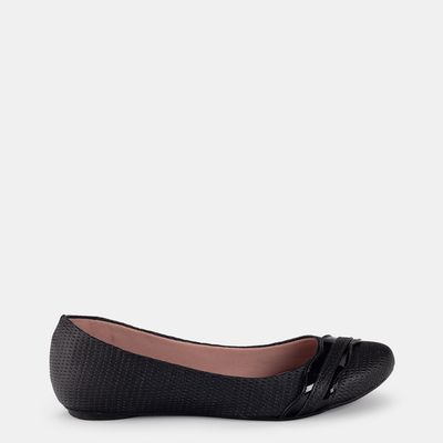 Sapatilha Feminina Com Textura Bico Redondo Preta