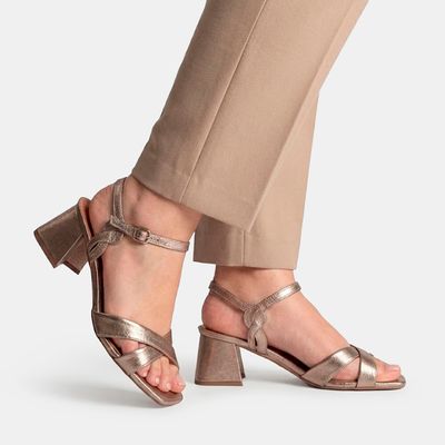 Sandália Salto Médio em Couro Tira Cruzada Prata Velho