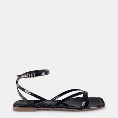 Rasteira de Dedo Verniz Total Preta