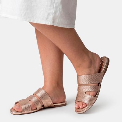 Chinelo Rasteiro Tira Larga Ouro